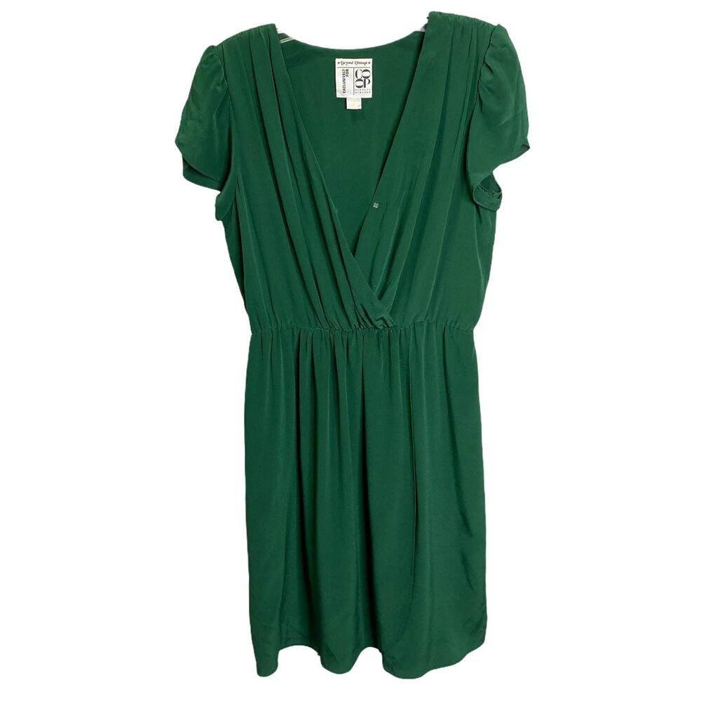 Beyond Vintage Women's Sz M Mini Dress Green Silk Short Sleeve Pleated V-Neck‎